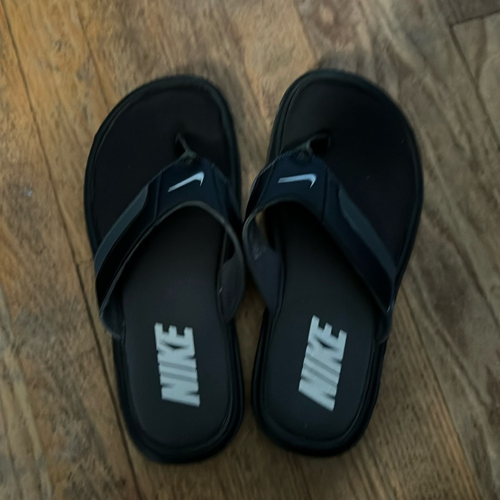 Nike slides soft bottoms